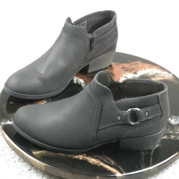 Clarks Shoes - Clarks Ankle Boots Leather Buckle Detail Side Zip Gray Size 8.5